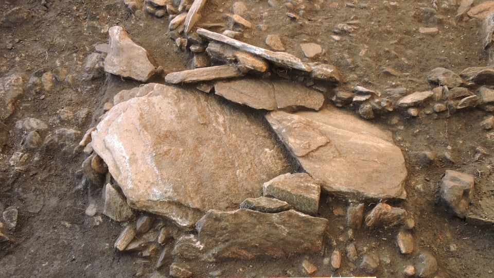 Überreste eines Grabes aus dem vierten Jahrhundert. 
