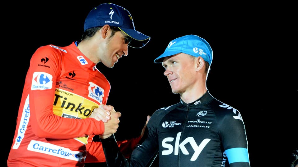 Chris Froome gratuliert Alberto Contador zum Gesamtsieg an der Vuelta.