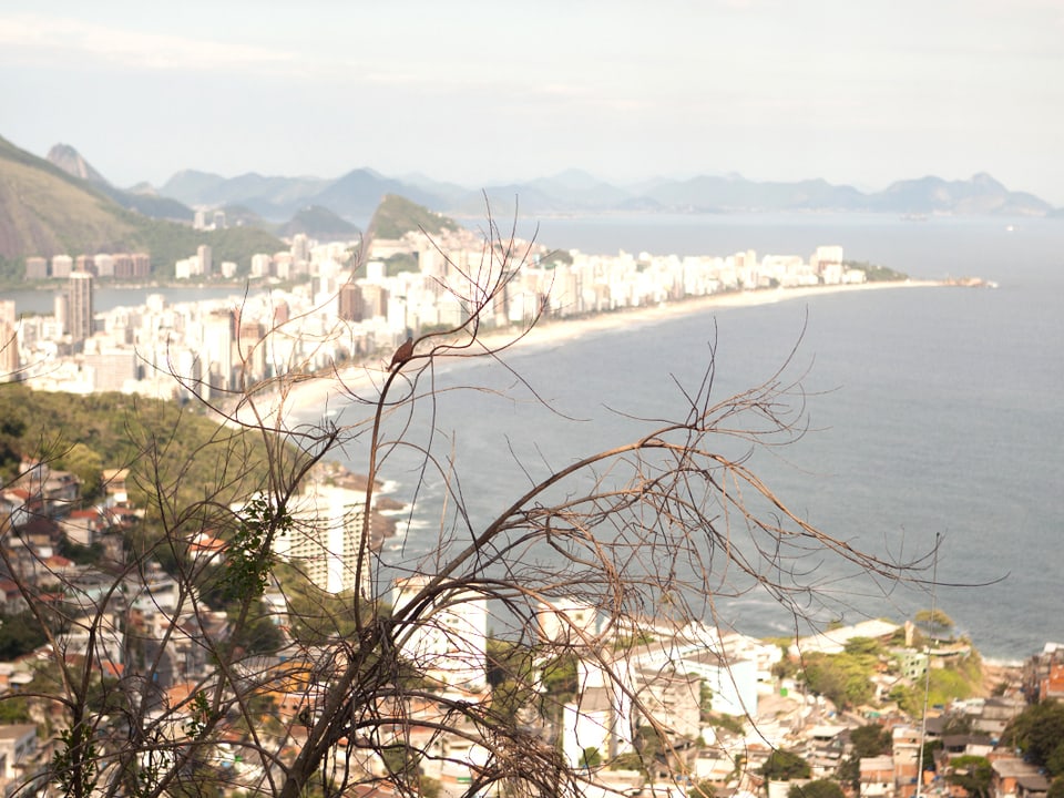 Ausblick von der Favela Vidigal auf Rio de Janeiro. 