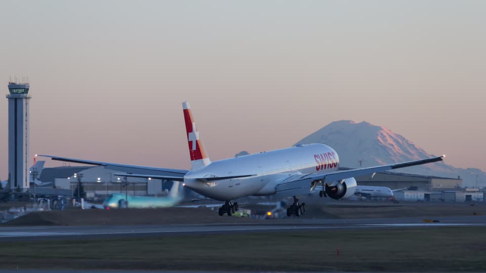 Die ersten Bilder der neuen Boeing-777-300ER mit Swiss-Bemalung.