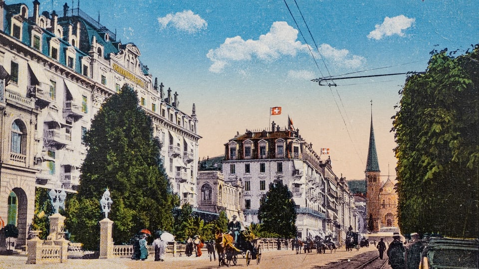 Das Hotel Schweizerhof in Luzern auf einer historischen Postkarte.