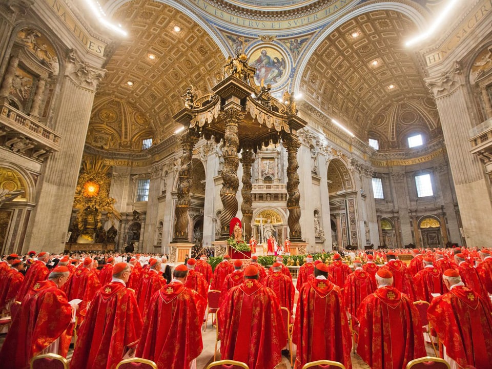 Die Kardinäle während der Eröffnungsmesse des Konklave im Petersdom.