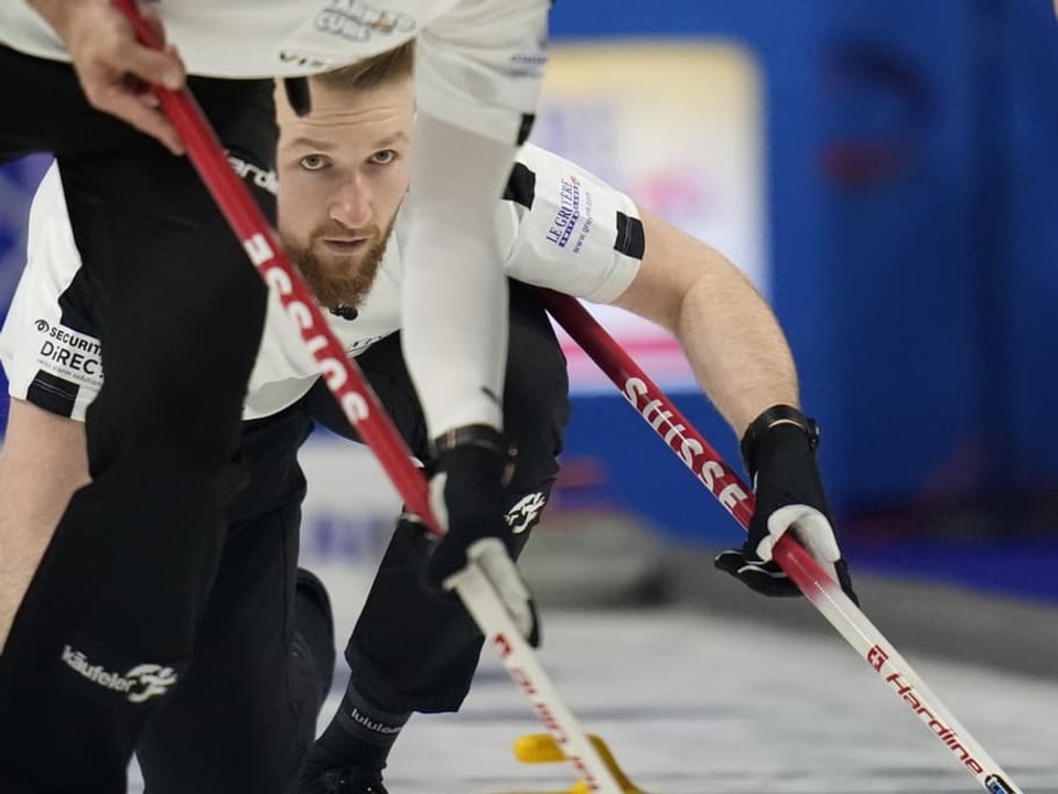 Musste zum 3. Mal den Gegnern zum Sieg gratulieren Skip Yannick Schwaller.