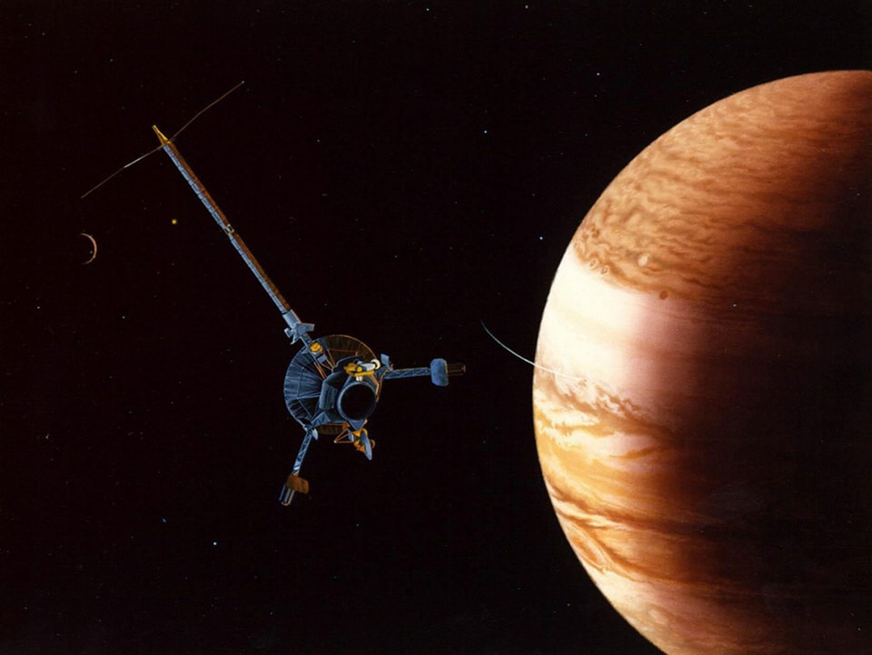 Das Raumfahrzeug vor dem Jupiter.