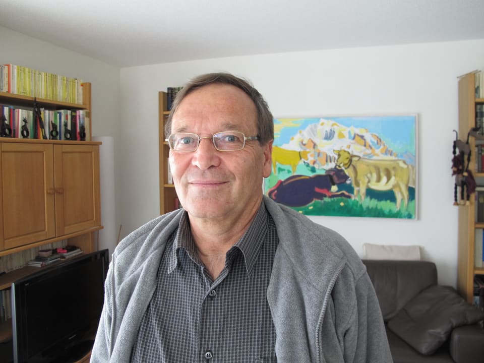 Peter Thomet von Pro Agricultura in seinem Wohnzimmer. 