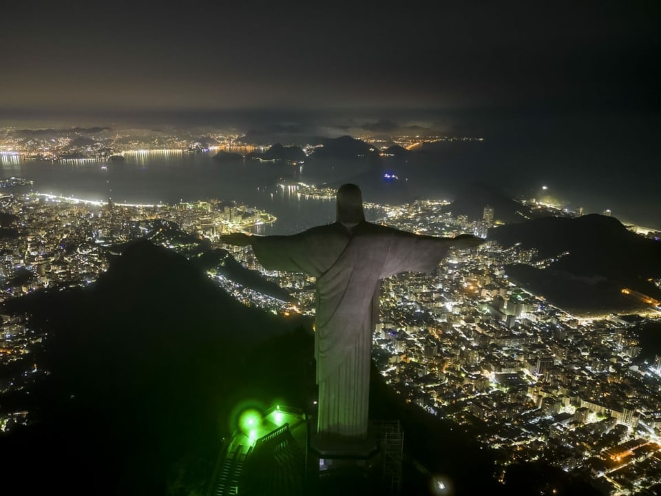 Cristo Redentor, die eine monumentale Christusstatue über Rio de Janeiro