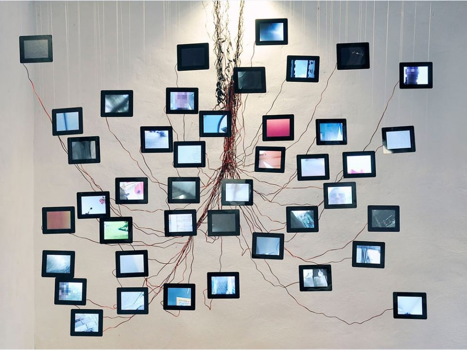 Kunstwerk von Florian Mehnert / 42 Videosequenzen gehackter Smartphones, 2014