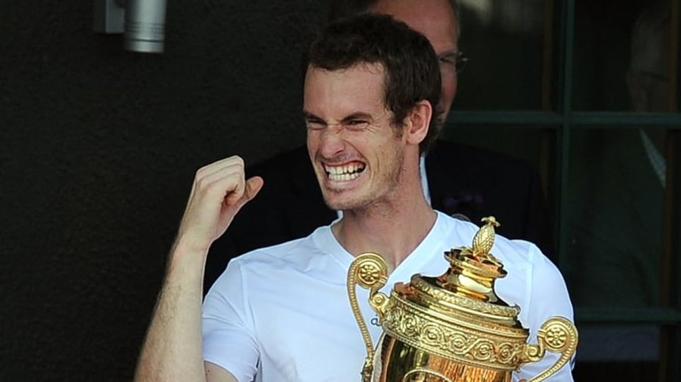 Andy Murray bejubelt seinen Wimbledon-Titel. 