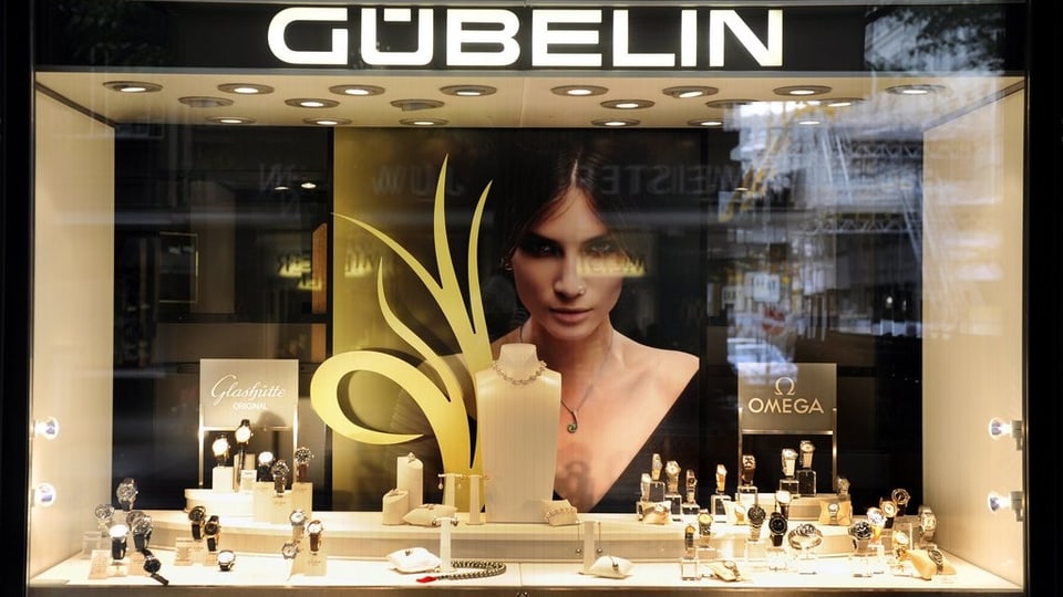 Ein Schaufenster des Uhrenhändlers Gübelin. 