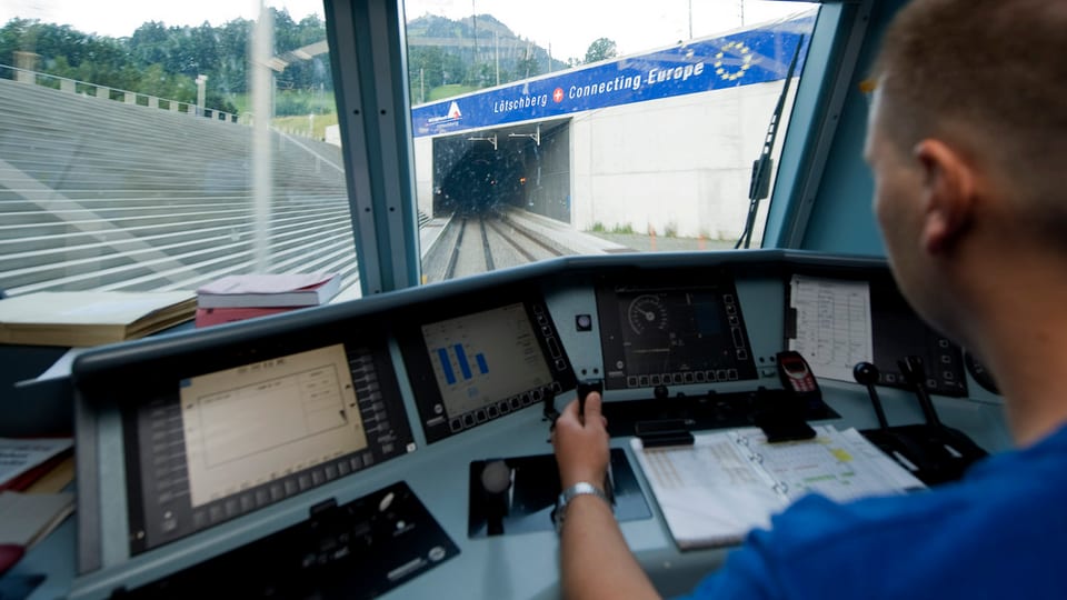 Sicht aus einer Lokomotive auf den Simplontunnel.