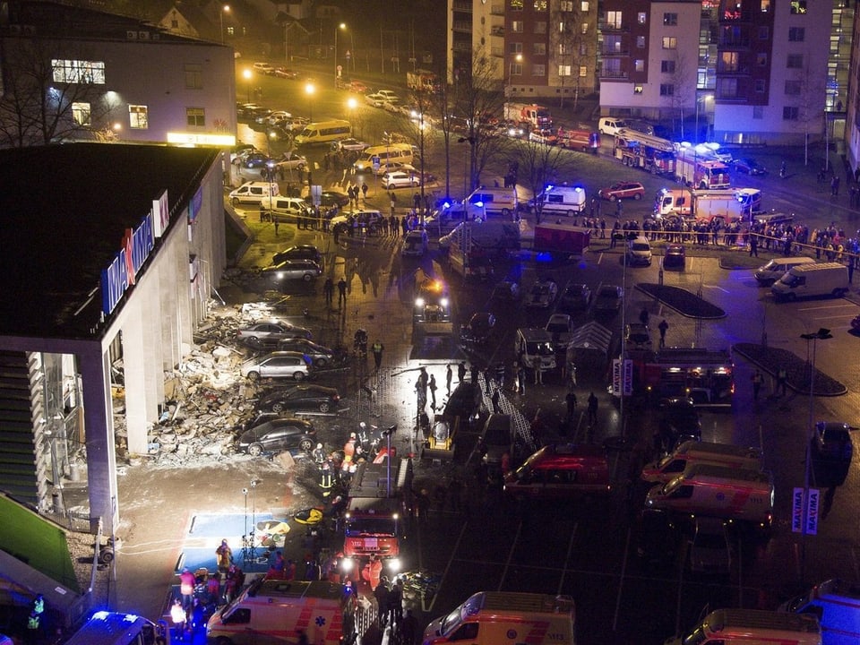 Das Einkaufszentrum in Riga liegt in Trümmern.