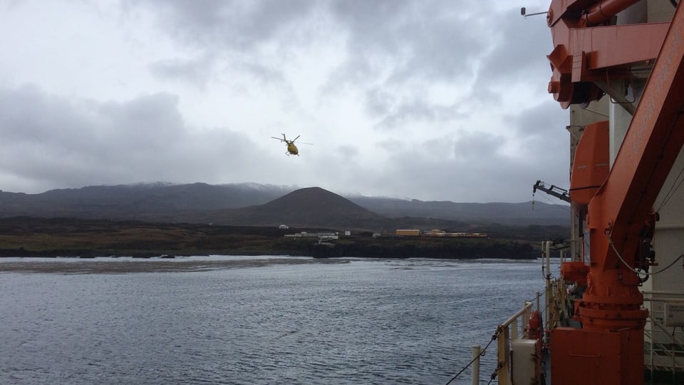 Helikopter auf dem Flug zu den Prinz-Edward-Inseln.