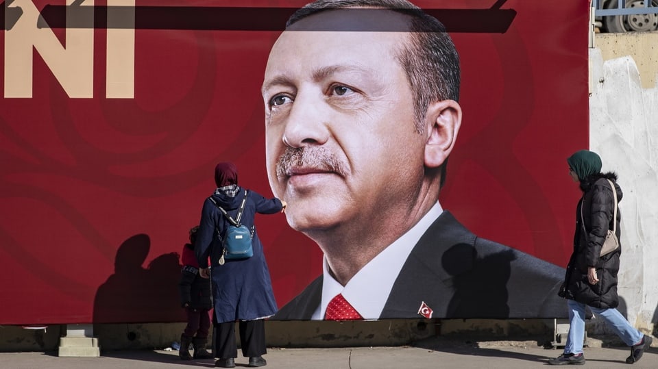 Wahlkampfplakat mit Erdogans Konterfei