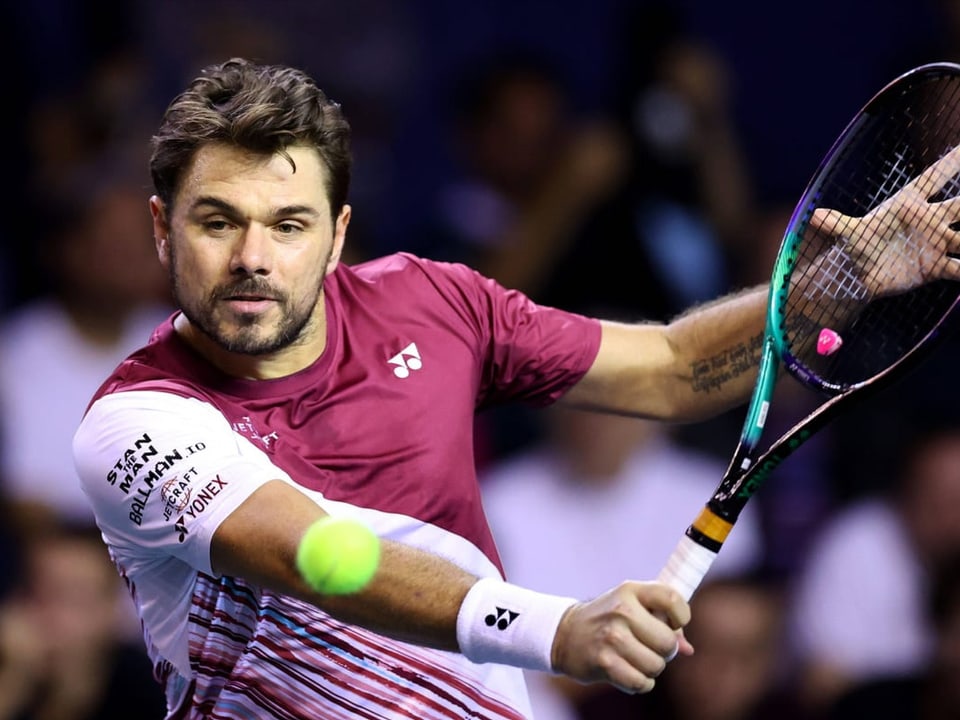 Stan Wawrinka schlägt eine Rückhand