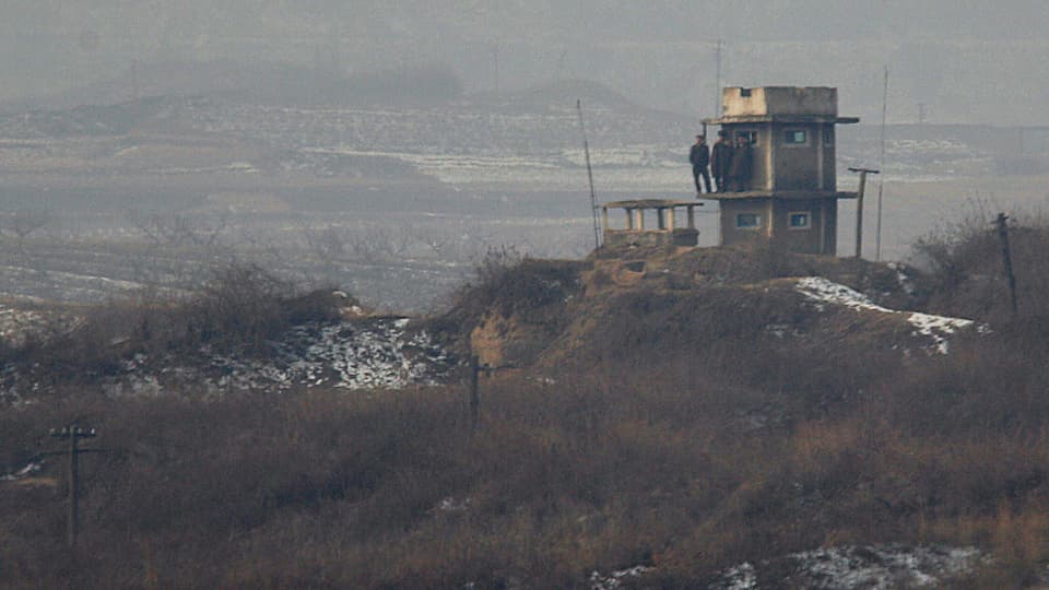 Nordkoreanische Soldaten bewachen die Grenze zu Südkorea. 
