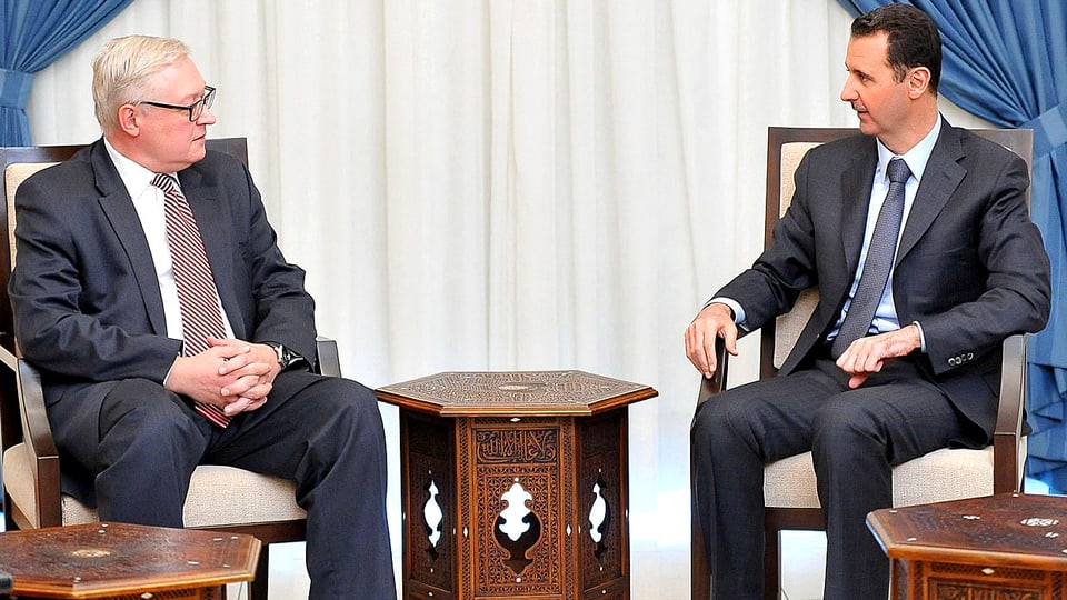 Russlands Vize-Aussenminister und der Präsident von Syrien im Gespräch.