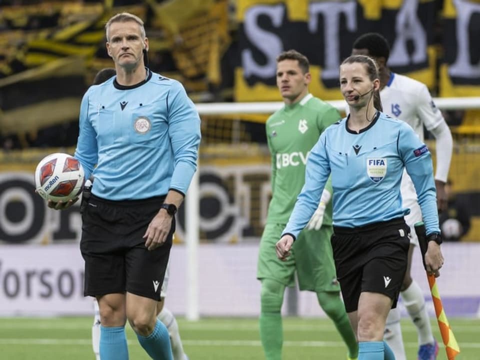 Erster doppelter Cupfinal-Referee Alain Bieri und Susanne Küng