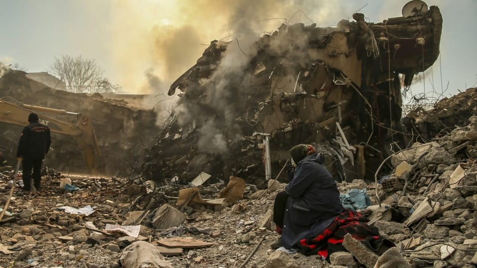 Die Zerstörung im Erdbebengebiet ist gewaltig. Hier ein Bild aus der südtürkischen Stadt Kahramanmaras.
