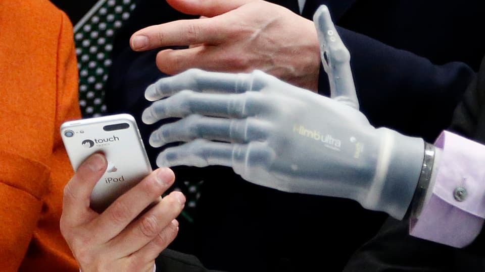 Eine bionische Hand.