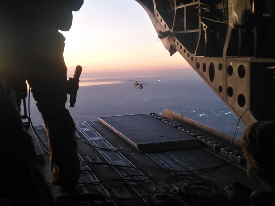 Blick aus einem Blackhawk-Helikopter der US-Armee 