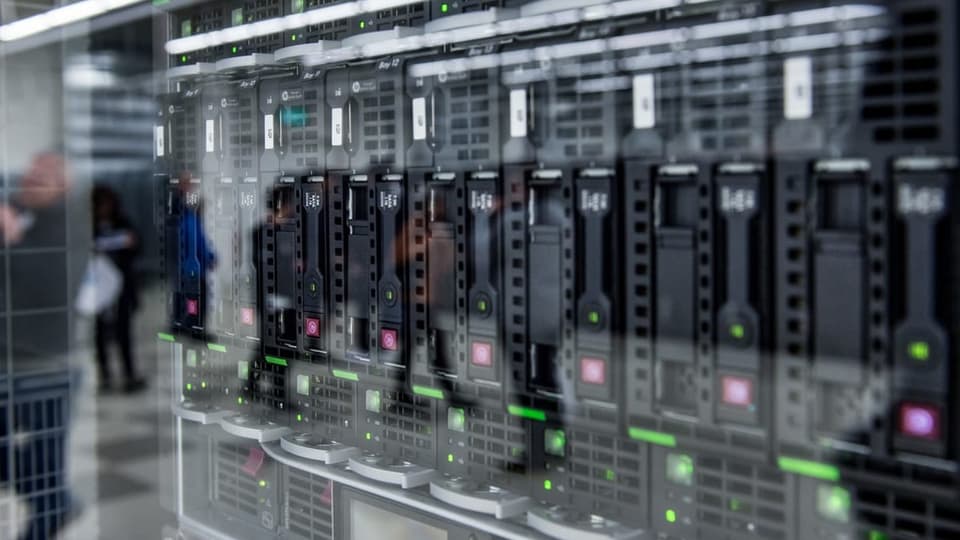 Auf dem Bild ist der Supercomputer am CSCS Lugano zu sehen.