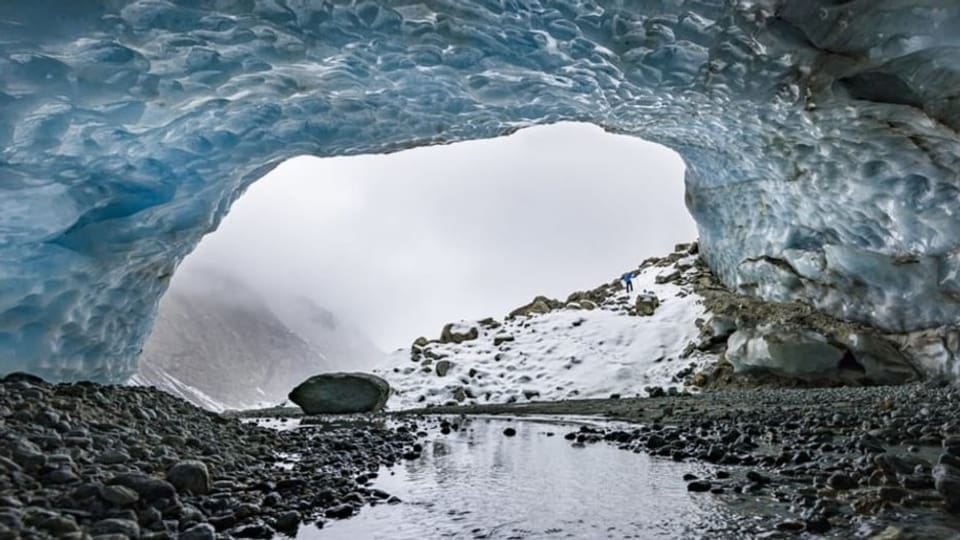 Eishöhle: Das blaue Wunder im Zinalgletscher