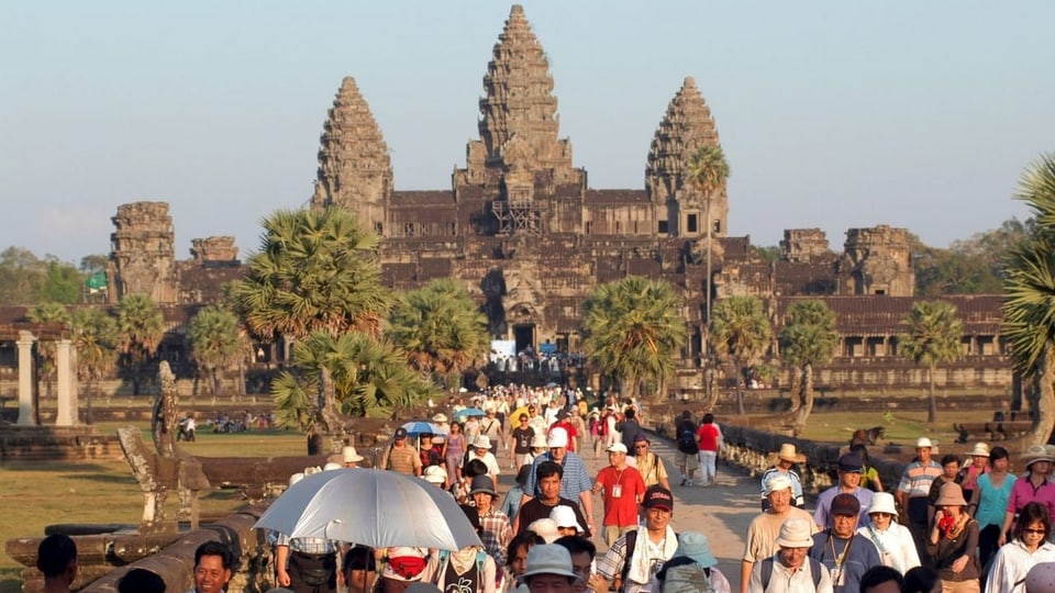 Massentourismus bei den Tempel von Angkor Wat.