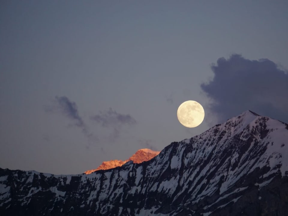 Mond beim Morgenberghorn  