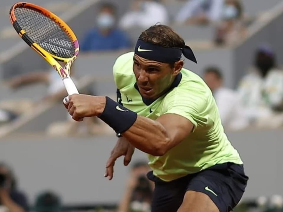 Gibt in Abu Dhabi sein Comeback Rafael Nadal, der Mann mit dem unverkennbaren Topspin.