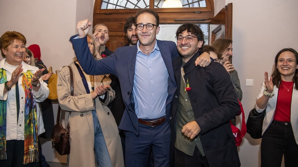 Die neuen Luzerner Nationalraete, David Roth, links, und Hasan Candan, rechts, SP, bei den Nationalratswahlen. 