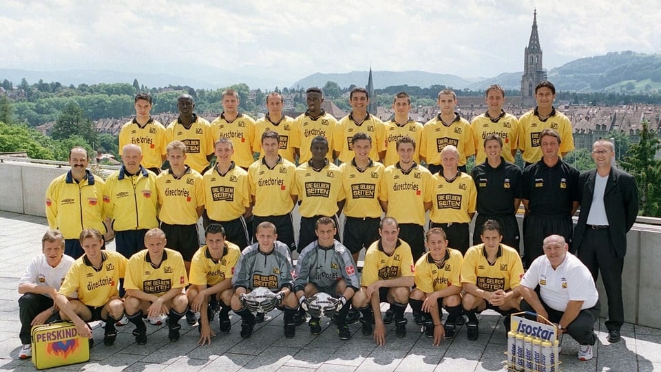 Die Mannschaft des BSC Young Boys Bern, aufgenommen im Juli 2000.