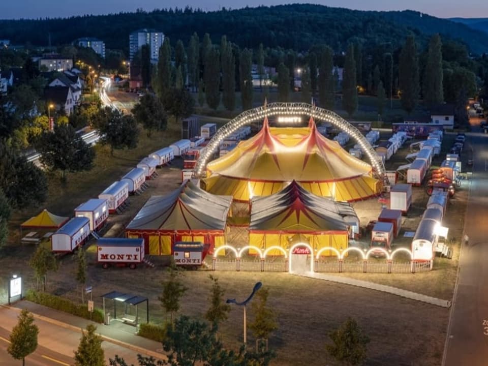 Circus Monti in der Nacht