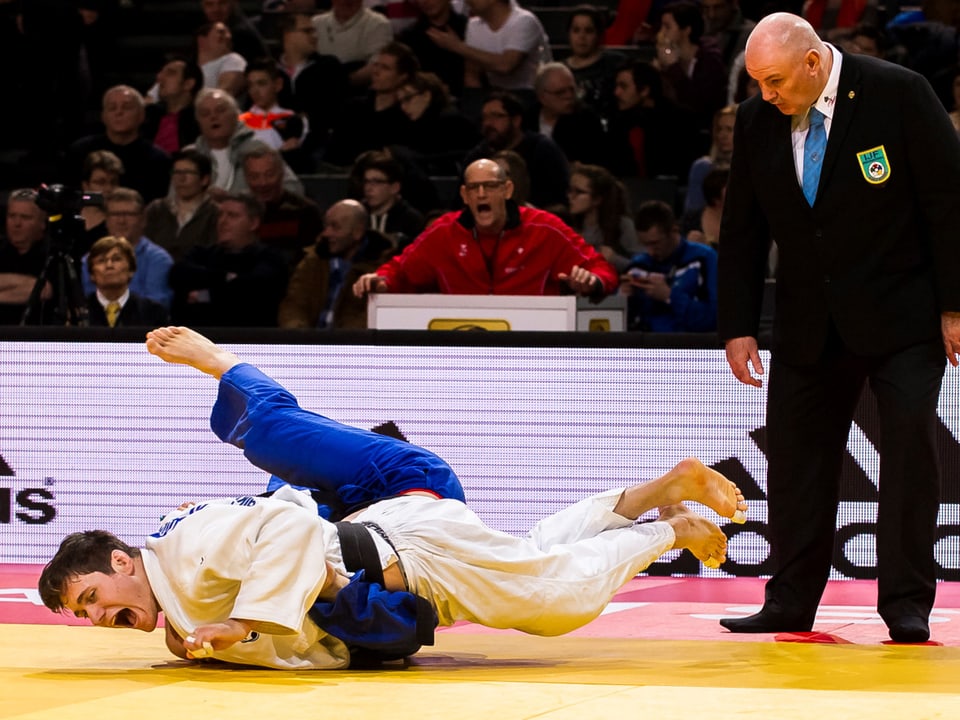 Zwei Judokämpfer am Boden