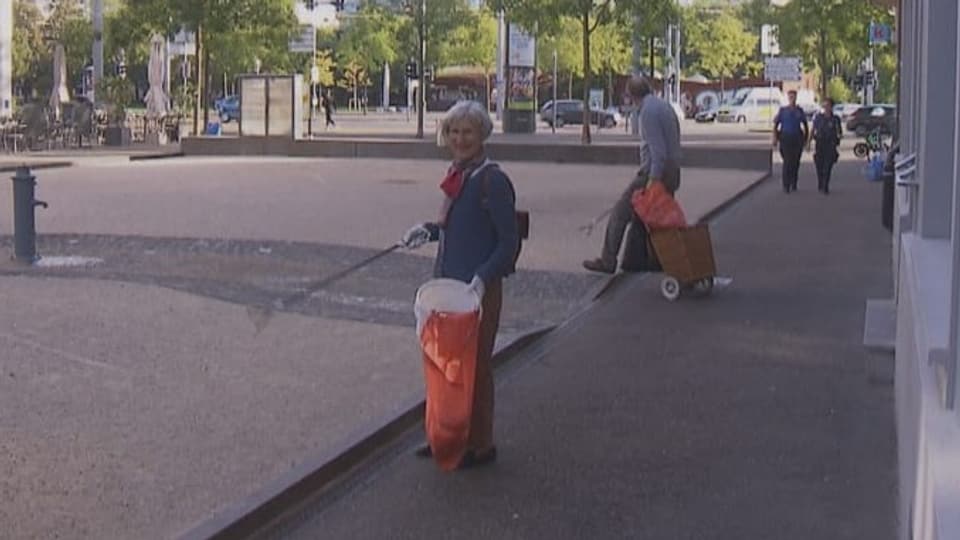 Rentnerinnen und Rentner kämpfen in Basel frewillig gegen Littering. 