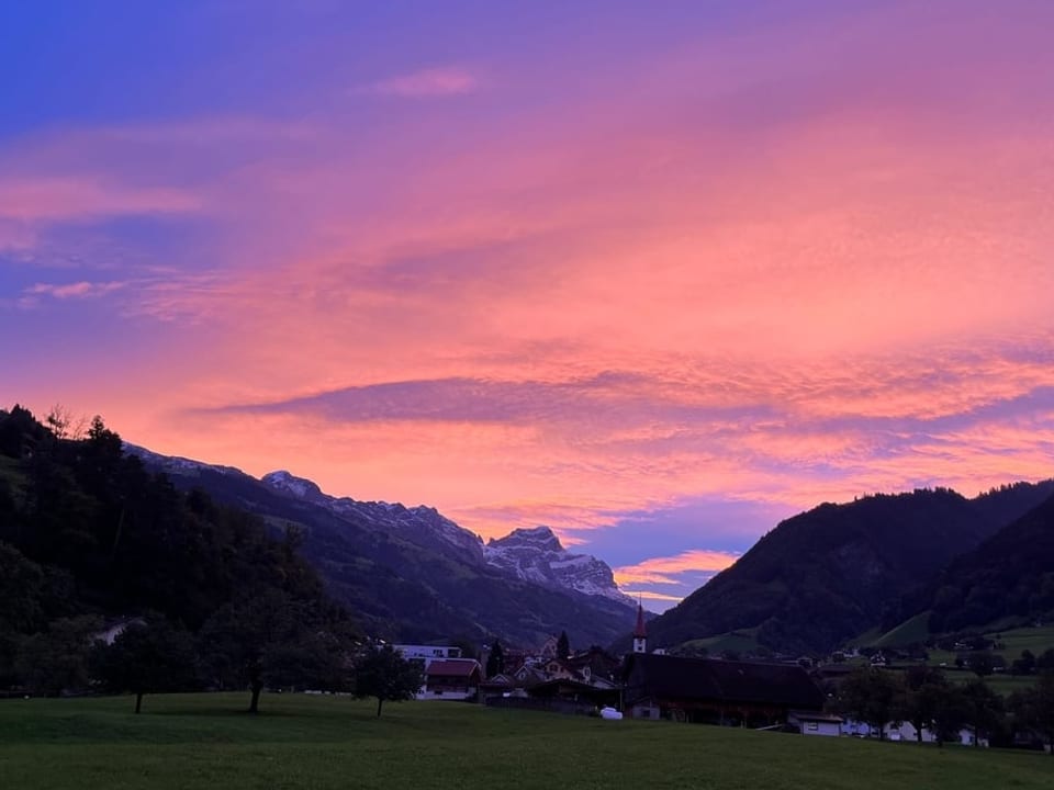 Bürglen /UR Morgenrot im Schächental