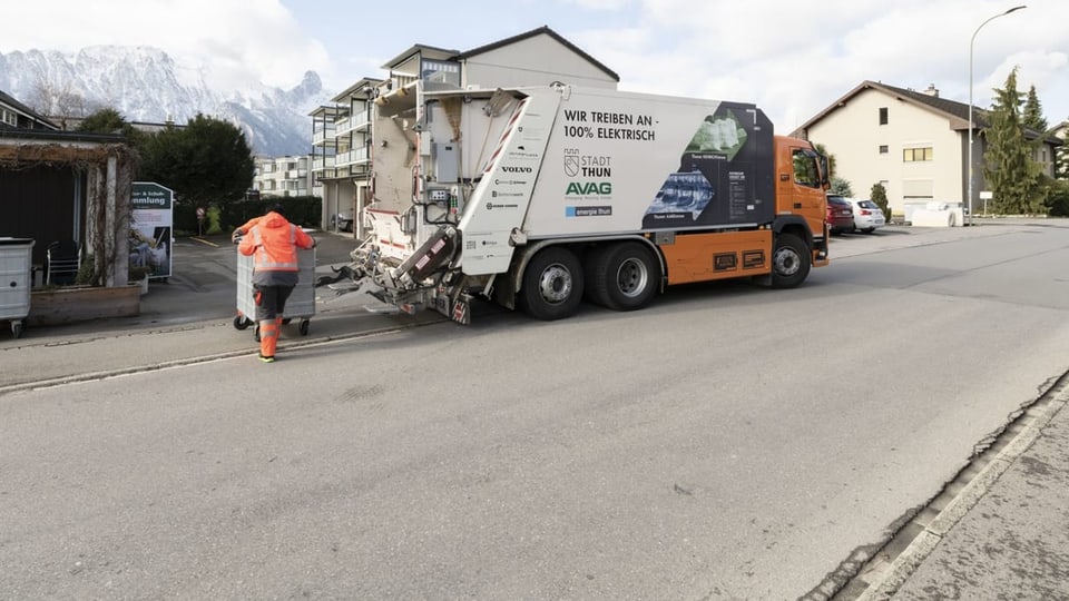 Kehrichtfahrzeug in Thun.