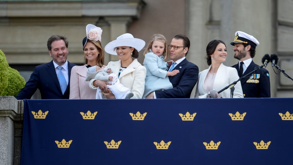 Die jungen schwedischen Royals auf dem Balkon