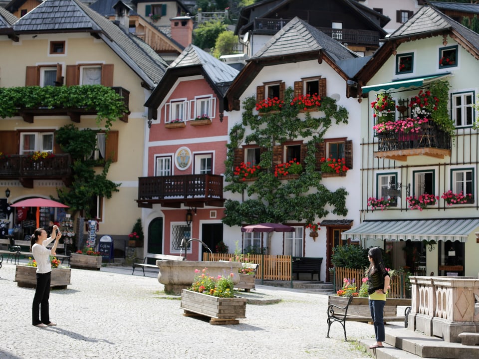 Dorfplatz in Hallstatt, Österreich