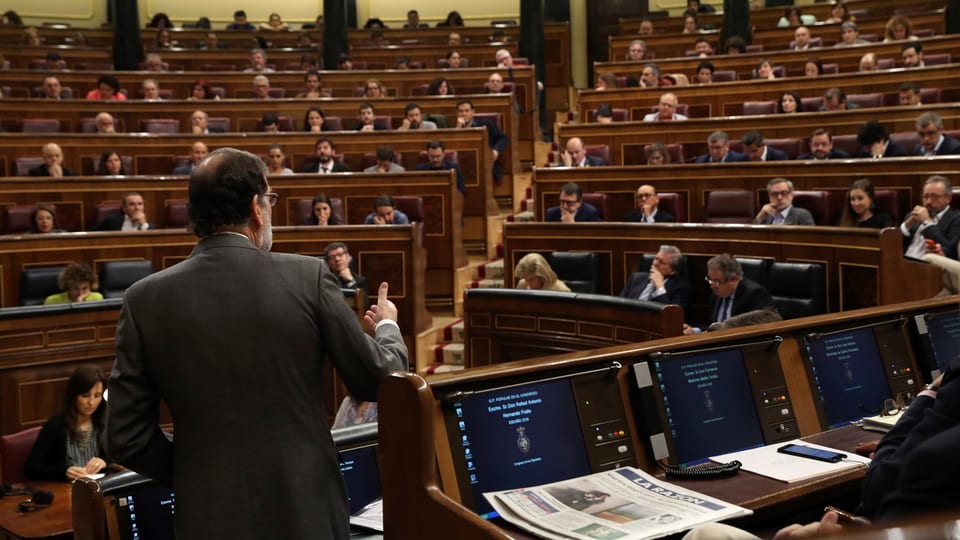 Rajoy spricht im Parlament