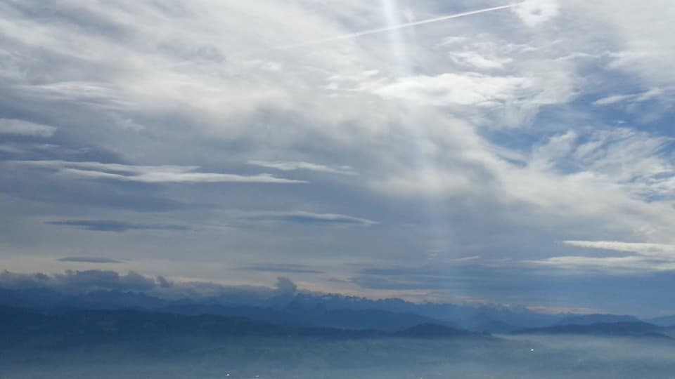 Hohe und mittelhohe Wolken am 8. Oktober vom Bachtel aus gesehen.