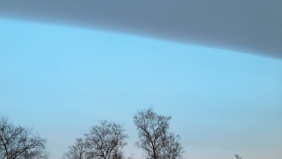 Scharfkantige Wolkenform über Bern