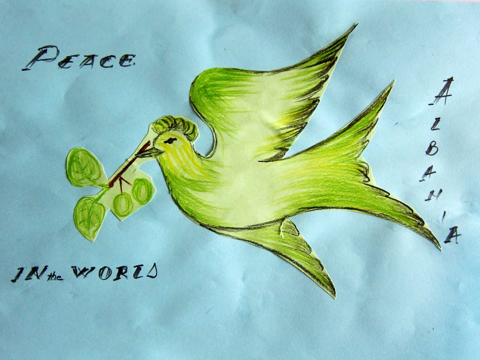 Zeichnung einer Friedenstaube mit den Worten «Peace in the World, Albania»