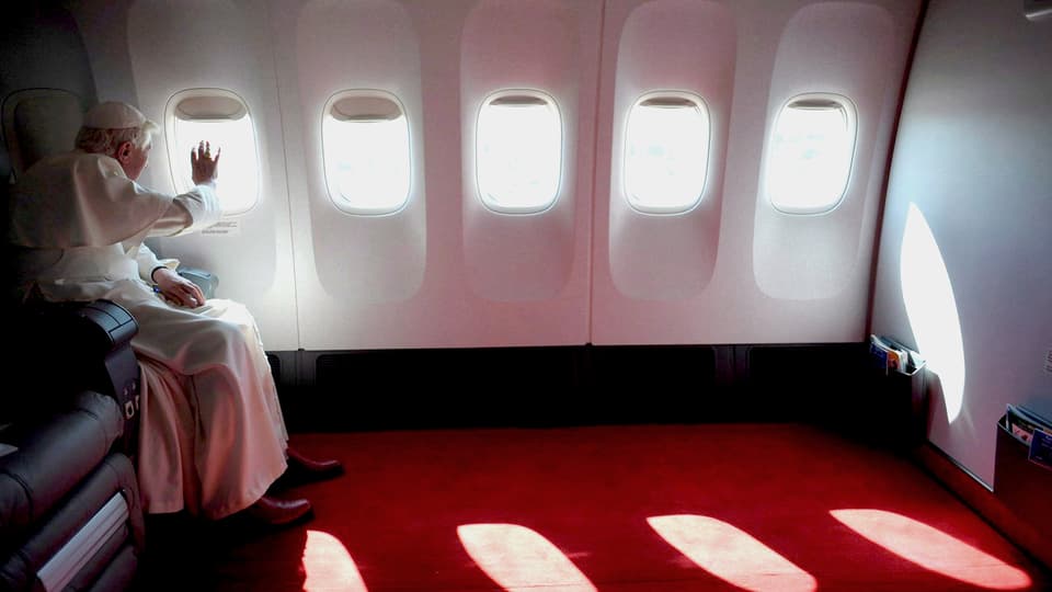 Der Benedikt VI. im Flugzeug