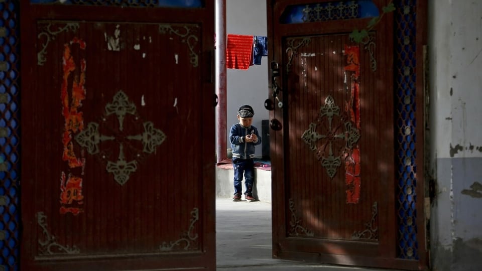 Mit enormen Mitteln zu Geburtenkontrolle will Peking dafür sorgen, dass die am schnellsten wachsende Region Xinjiang in ein paar Jahren zu den langsamsten gehört.