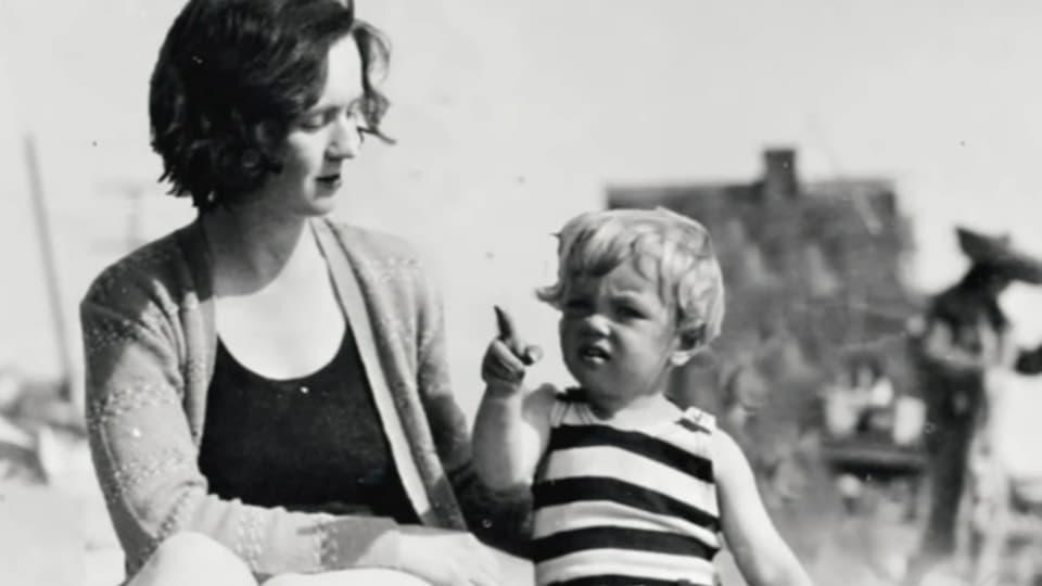Marilyn als Kleinkind mit ihrer Mutter. 
