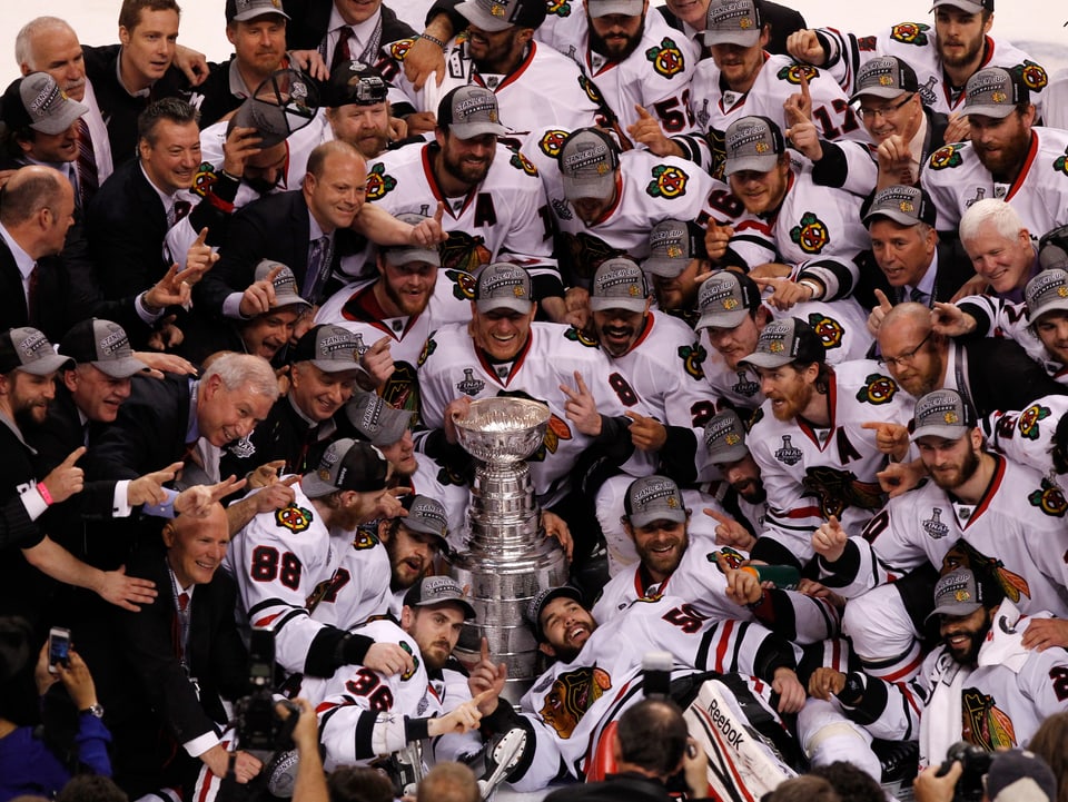 Das traditionelle Team-Foto mit dem Stanley Cup in der Mitte.
