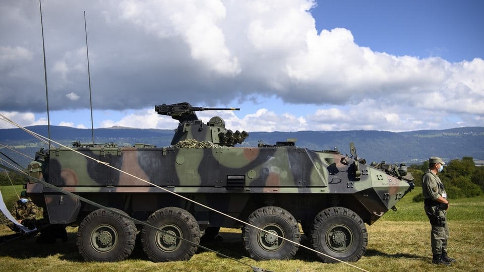Ein Radpanzer des Typs Piranha der Schweizer Armee.