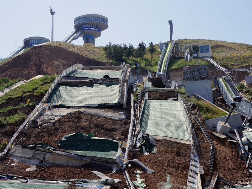 2014 wurde das Skisprung-Anlage schwer beschädigt.