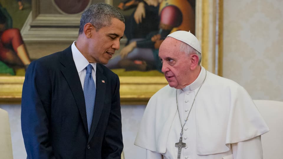 Papst Franziskus (rechts) und Barack Obama (links)
