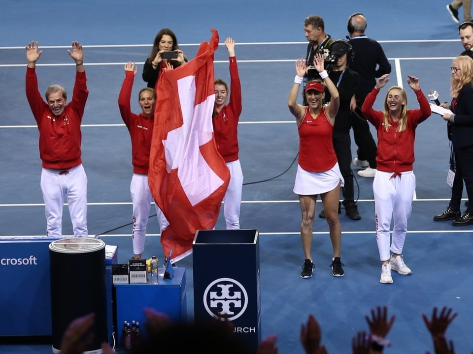 Wollen auch vor heimischem Publikum jubeln Das Schweizer Team um Belinda Bencic.